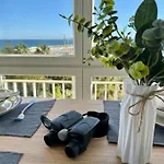 Apartment Cozy With Port View