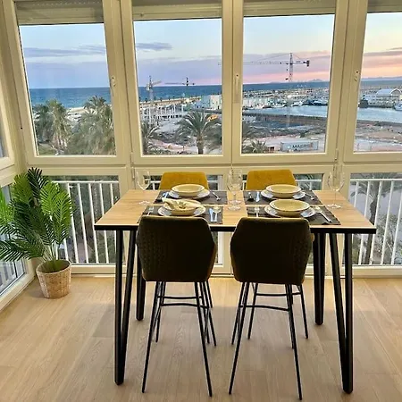 Cozy With Port View Апартаменты *